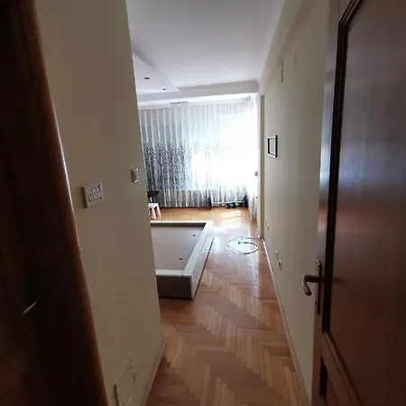 Stan 100m2 Mejdan דירה