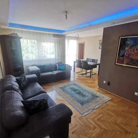 דירה Stan 100m2 Mejdan טוזלה